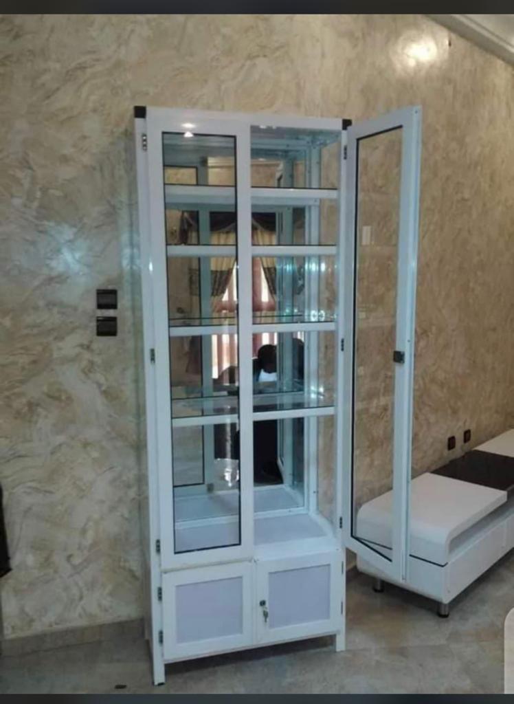 Vitrine d’exposition vitrée sur mesure
